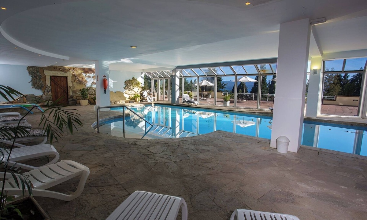 San Carlos de Bariloche Hotel | 2 Quadruple Rooms with Lake View | Free Breakfast & Indoor Heated Pool