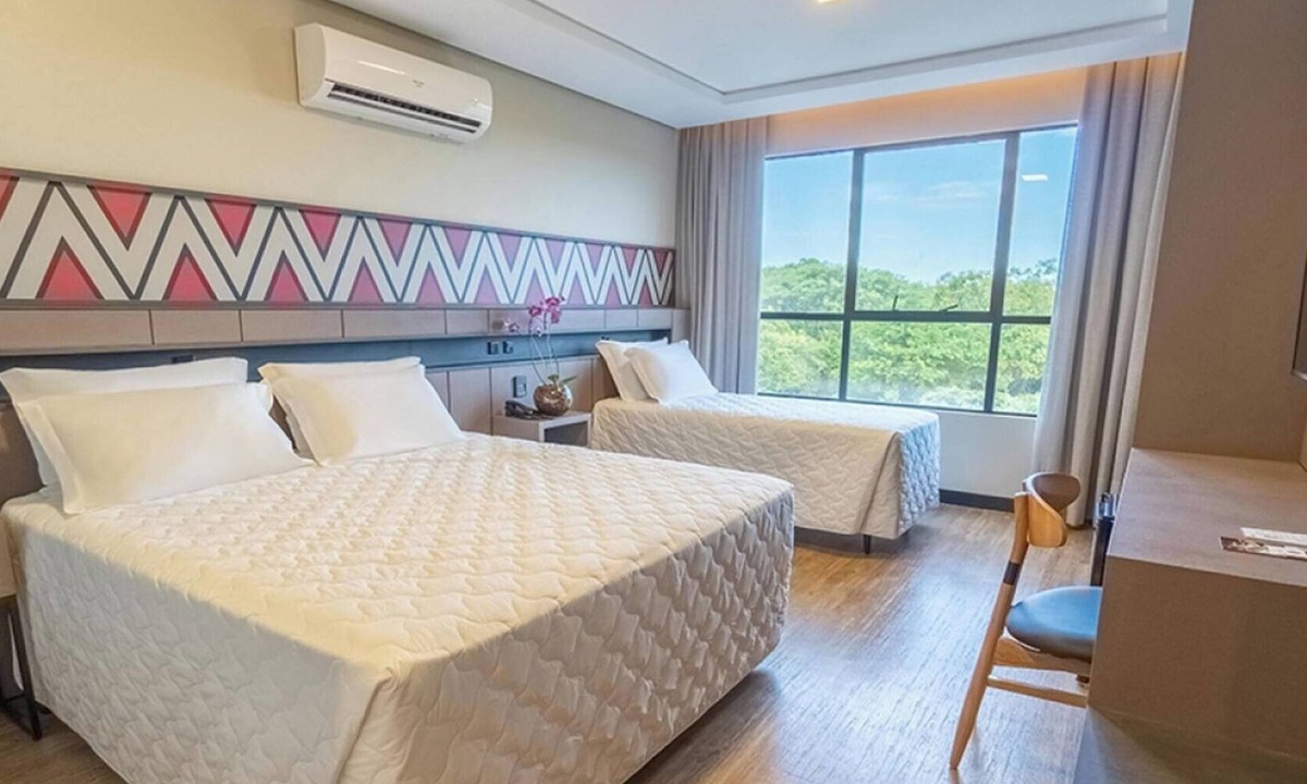 Foz do Iguacu Hotel | 2 Triple Double Stay Units | Free Breakfast, Swim-Up Bar & 6 mi to Orchid Area