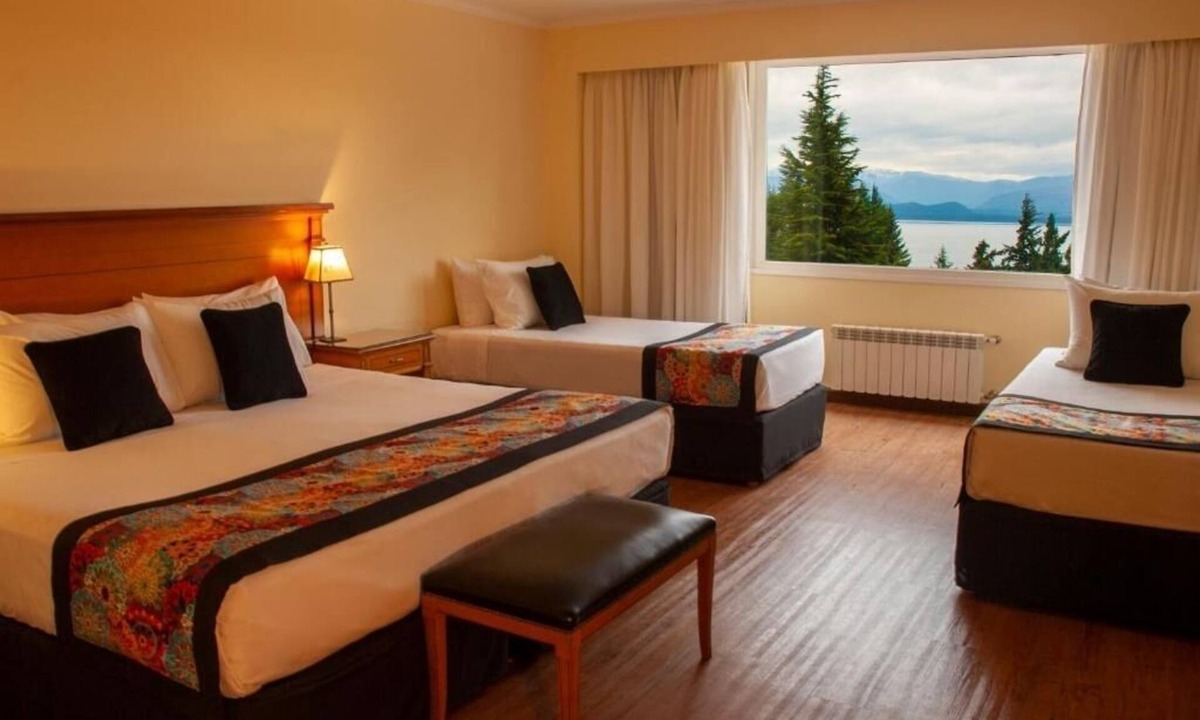 San Carlos de Bariloche Hotel | 3 Quadruple Rooms with Lake View | Free Breakfast & Parking | Onsite Restaurant