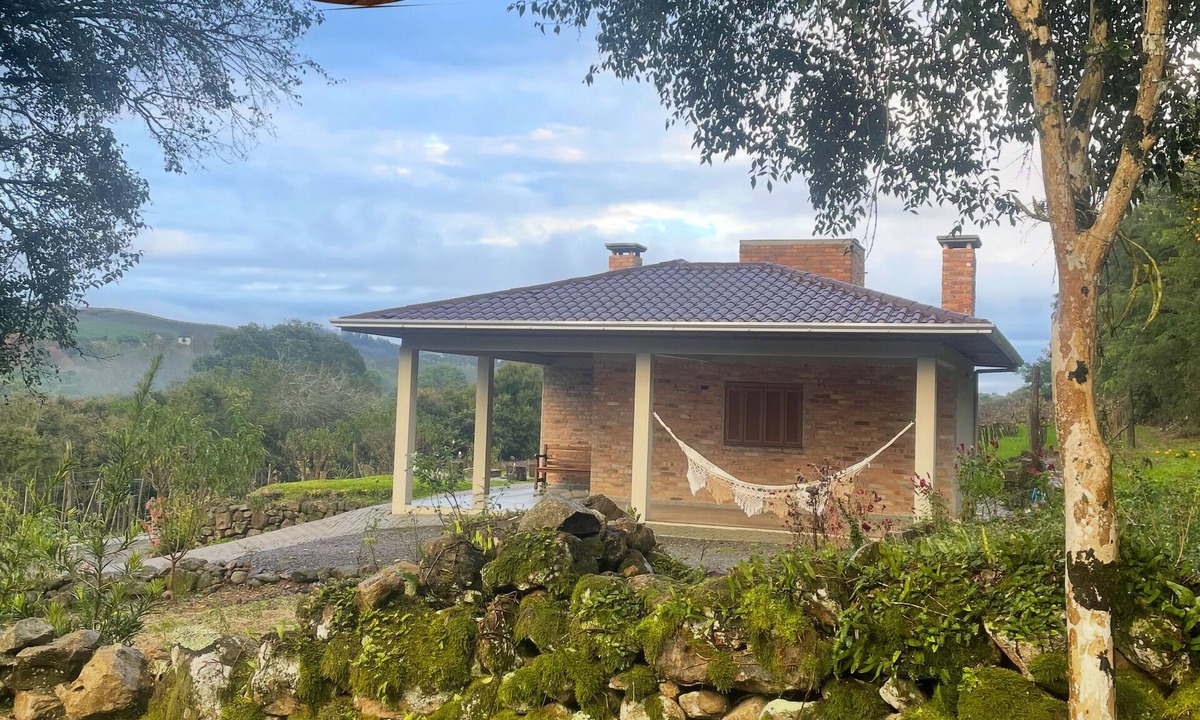 Bento Goncalves Cottage | A cozy retreat in the Vale dos Vinhedos (Valley of the Vineyards).