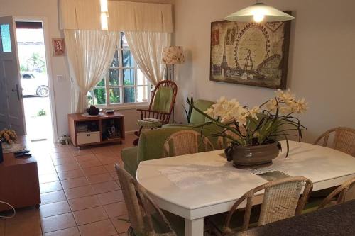 Xangri-La House | Acolhedora casa de praia em condomínio fechado à beira mar