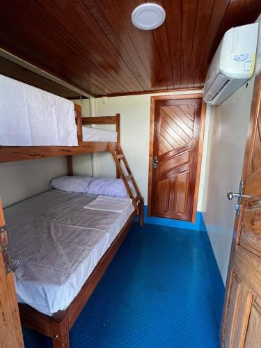 Campina Boat Rental | Aluguel embarcação cop 30 com 21 suítes