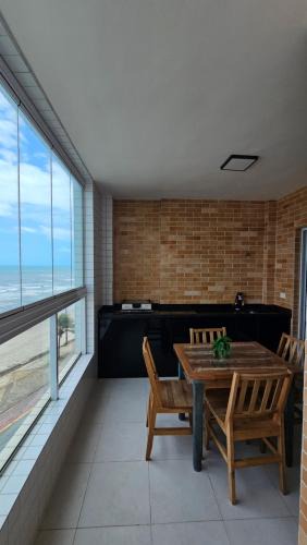 Vila Anhanguera Apartment | Apartamento em Mongaguá, Pé na Areia, Vista Belíssima!