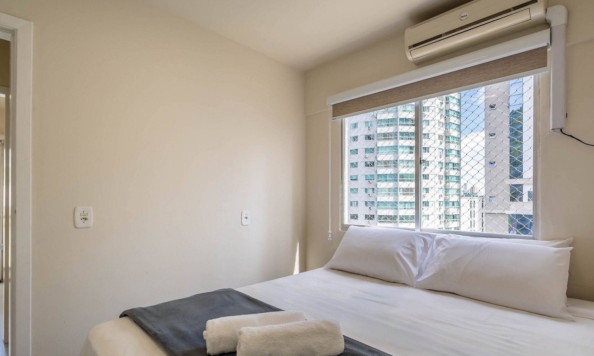 Pioneiros Apartment | Apartment 160 m From the Big Wheel in BC - Epj0601