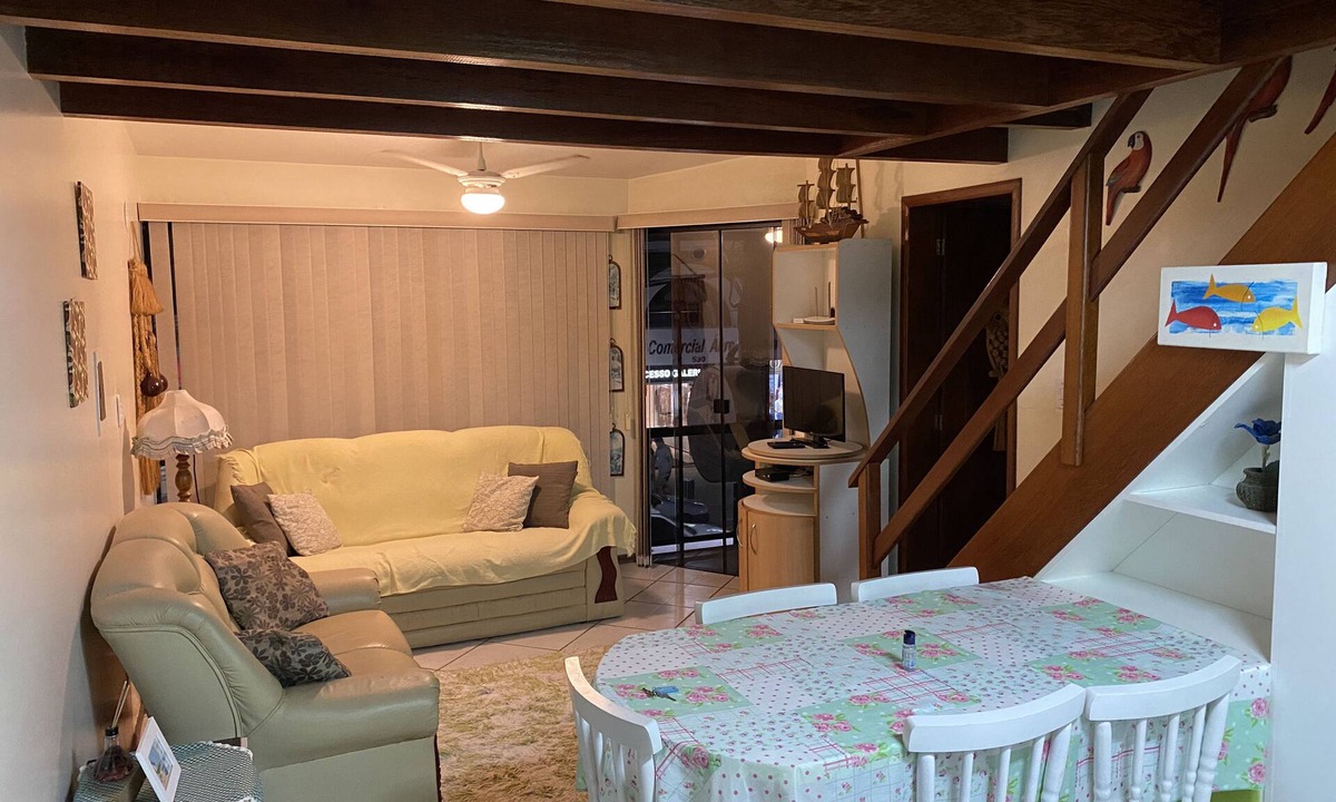 Garopaba Apartment | Apartment facing the street with a balcony on the main road of Garopaba.