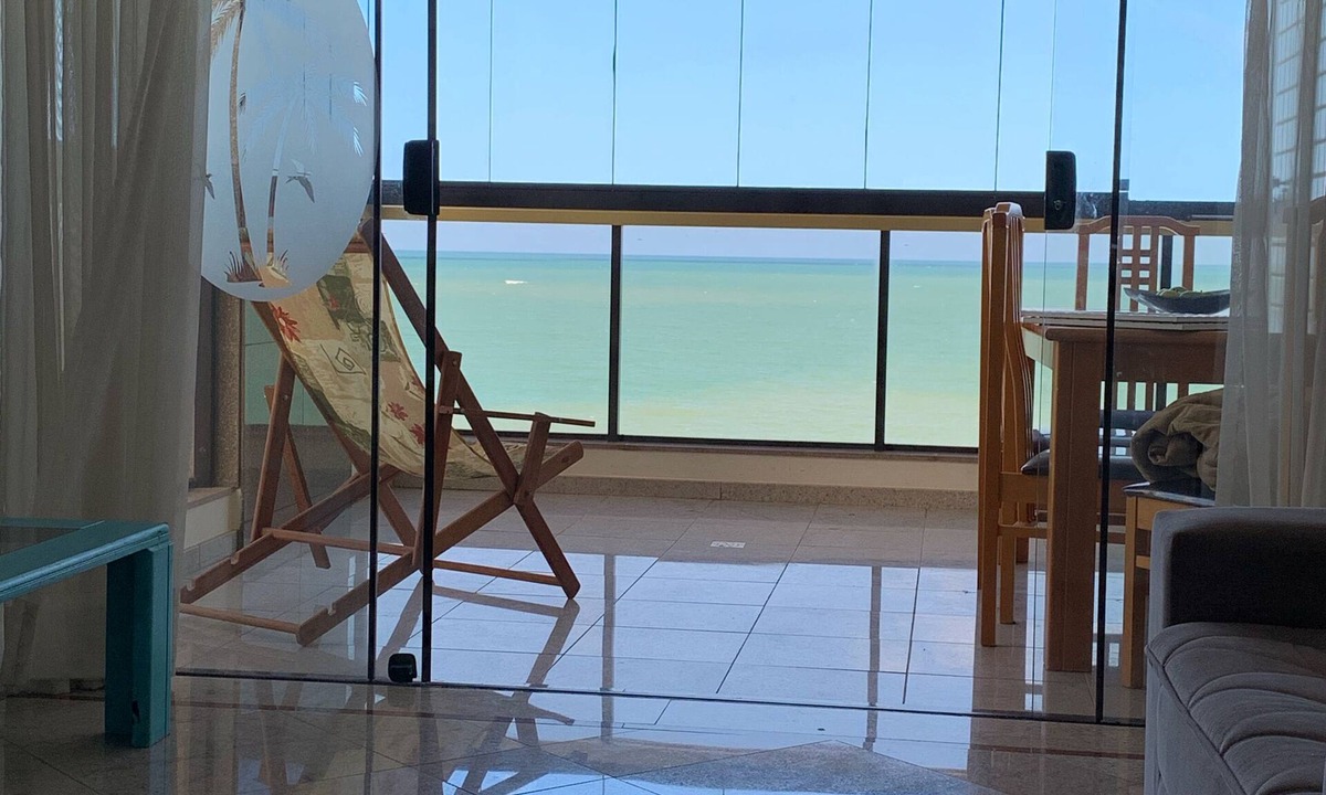 Praia do Morro Apartment | Apartment in front of Morro Guarapari Beach - 4 bedrooms - sleeps 10