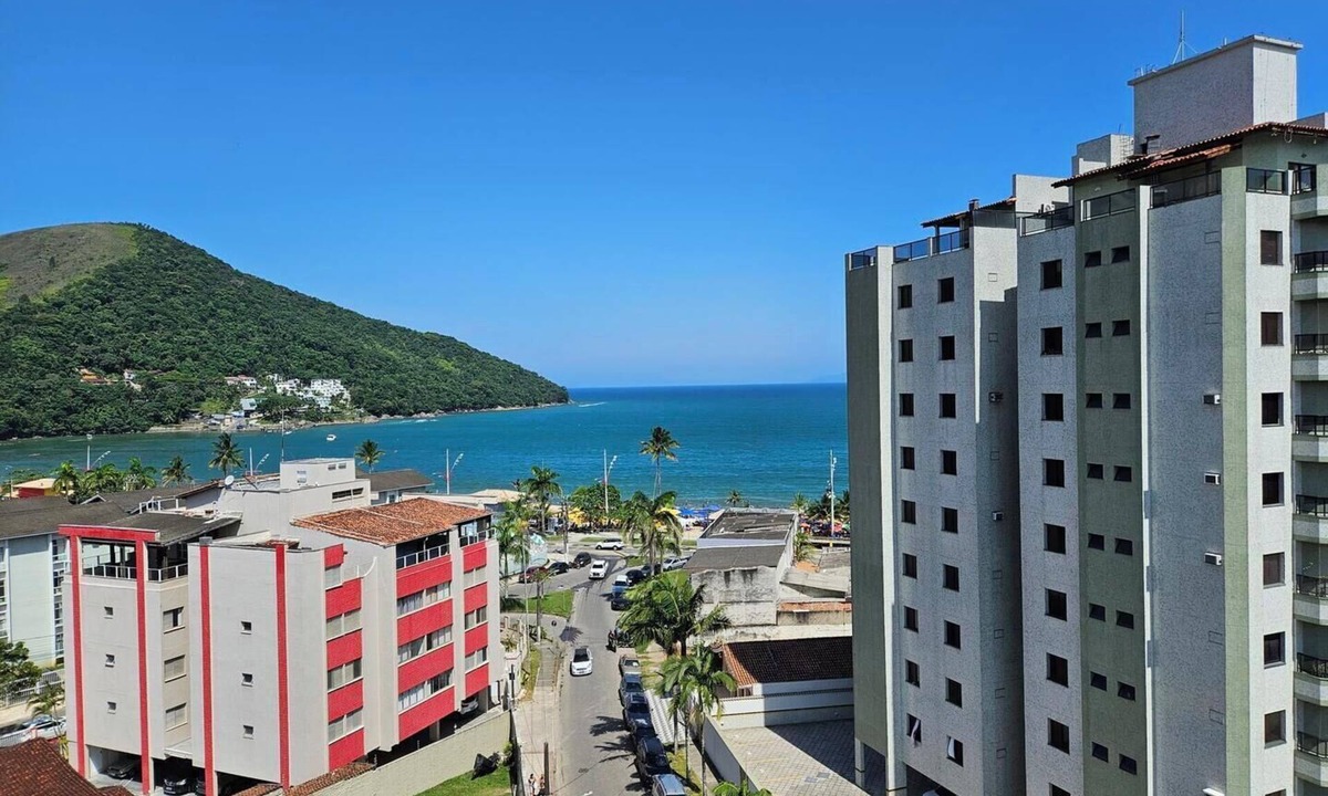 Martim de Sa Apartment | Apartment in Martim de Sá, 100 meters from the beach with sea view.