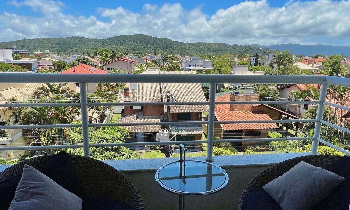 Jurere Apartment | Apartment in the open shopping center in Jurerê Internacional.