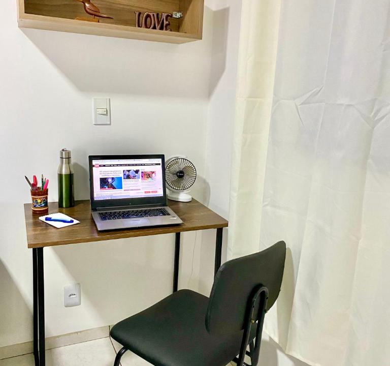 Centro Apartment | Apto aconchegante no centro perto do Shopping com 2 Quartos Casal ArCond WiFi 400M HomeOffice Cozinha Maq Lavar e Garagem em Dourados
