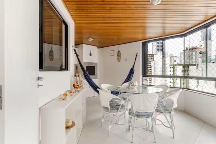 Centro Apartment | Apto na Praia Central, fácil acesso a tudo que precisa