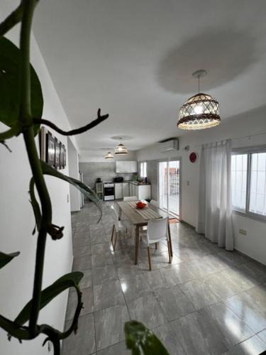 Catamarca Apartment | Departamento con patio y garaje y parrilla
