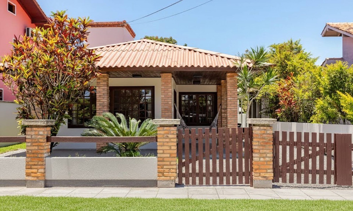 Rio Vermelho Sul House | Authentic Beach House · 3 Bedrooms · 2 Bathrooms · Sleeps 8