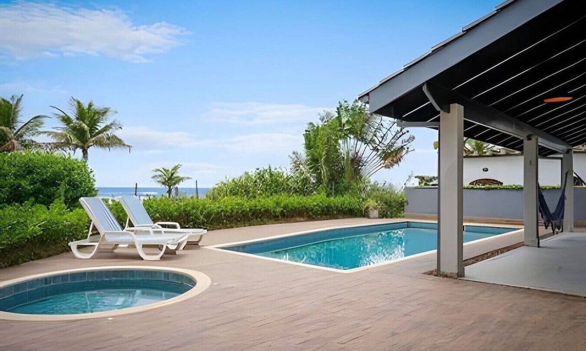 Guarutuba House | Beachfront with pool - Costa do Sol