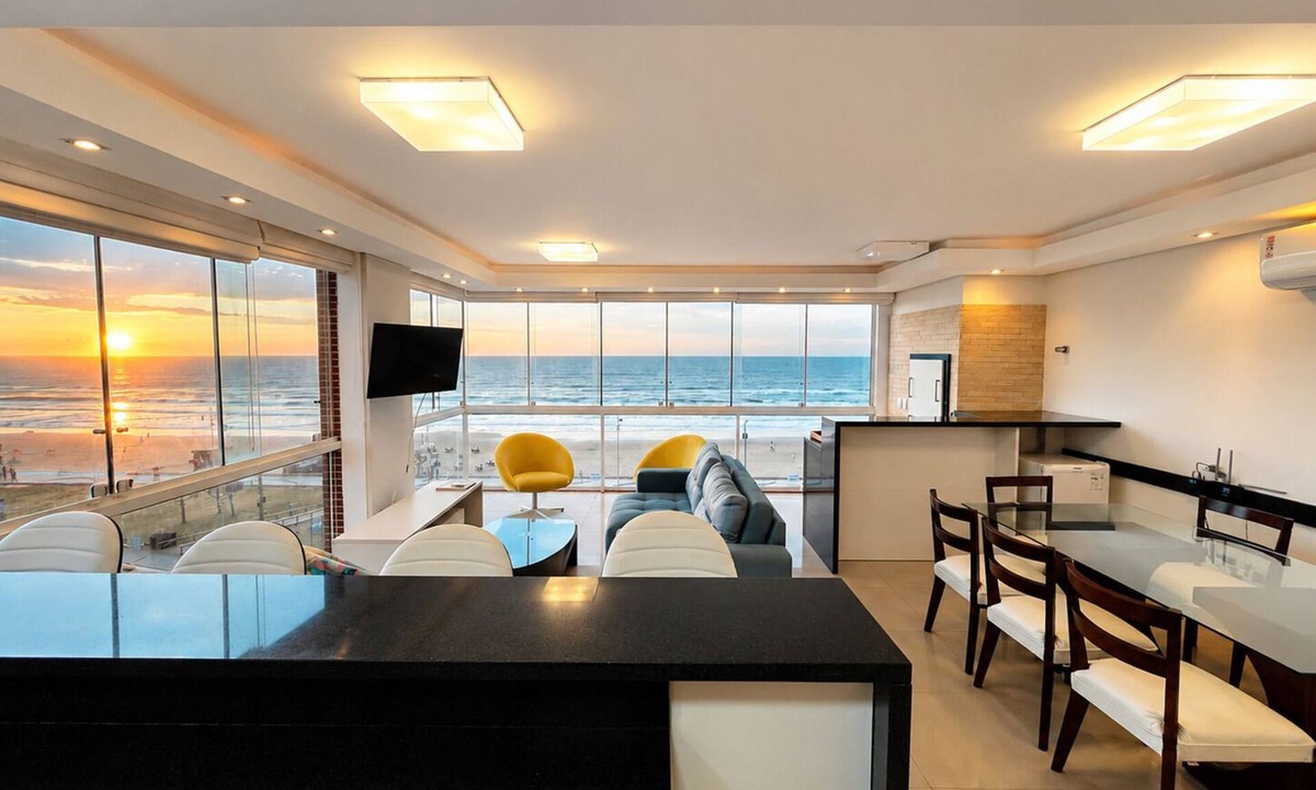 Capao da Canoa RV Rental | Beachfront apartment in the center of Capão da Canoa with 3 suites, 100% air-conditioned.