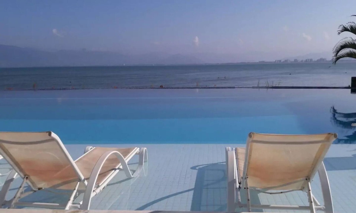 Prainha House | Beachfront apartment with heated pool - Prainha, Caraguatatuba