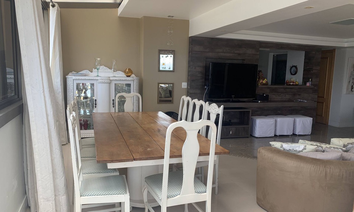 Barra Sul Apartment | Beachfront apartment with daily cleaning service.