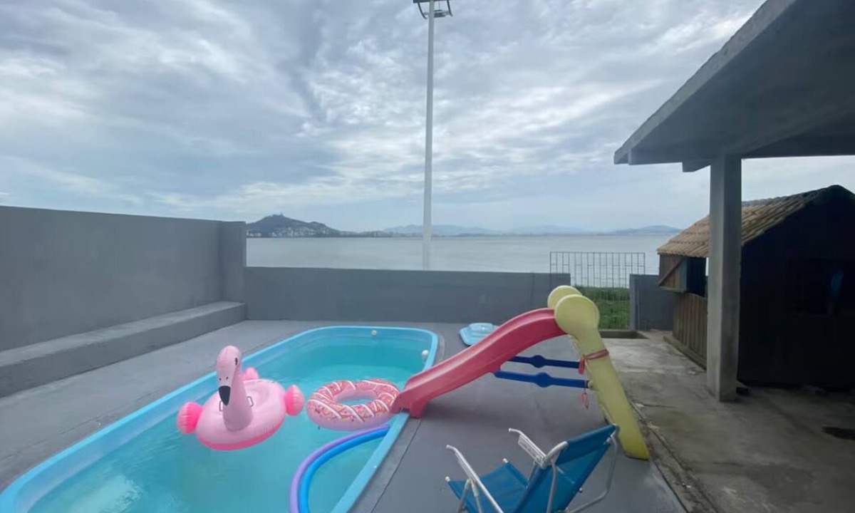 Florianopolis House | Beachfront house with pool next to the Sesc Cacupe hotel.