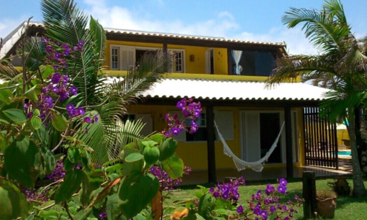 Guaratuba House | Beachfront! Wonderful house with pool and large garden.