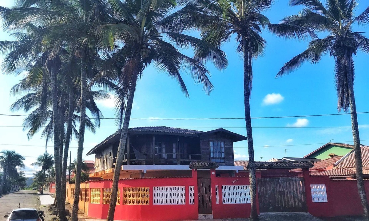 Mongagua House | Beautiful beachfront house for rent in Mongaguá - Facing the beach.