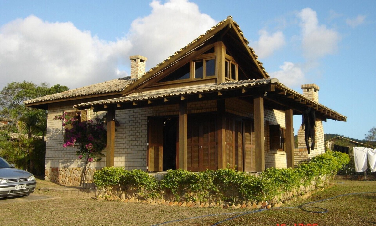 Praia do Rosa House | Beautiful house in Praia do Rosa overlooking the lagoon.