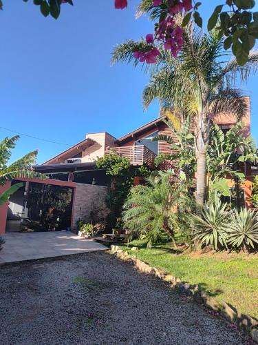Vila Alvorada House | Belíssima casa de praia com piscina disponível para o feriado