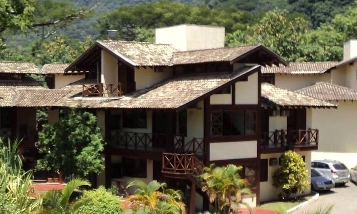 Maresias House | House R1 in Maresias gated community facing the beach.