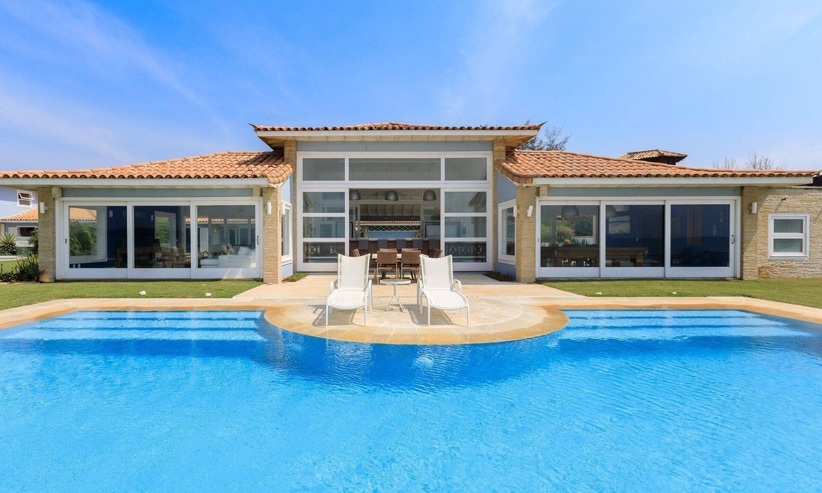 Praia Rasa Villa | Buz043 - Beachfront Villa with Infinity Pool