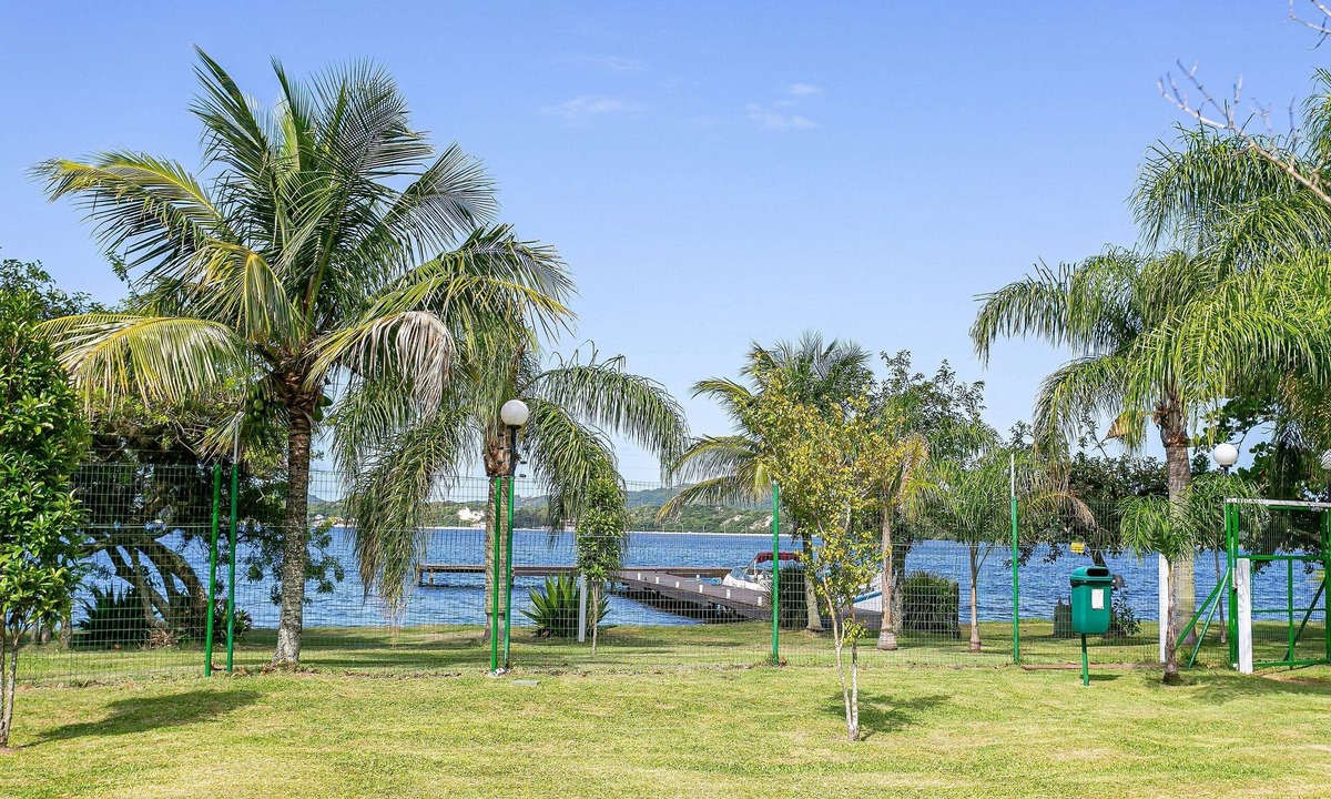 Porto da Lagoa Condo | By the lagoon: beautiful view and 1GB internet
