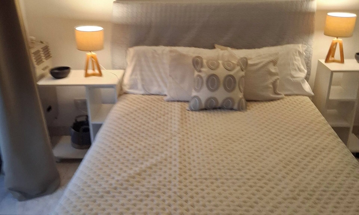 Rosario Apartment | CALI Quiet in the neighborhood of Pichincha close to Medicina and Terminal Bus.