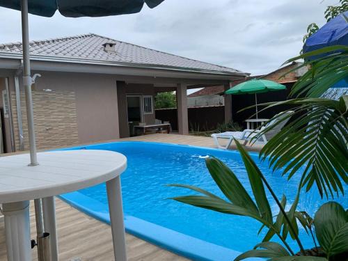 Matinhos House | Casa Aconchegante com piscina no litoral do Paraná em Matinhos
