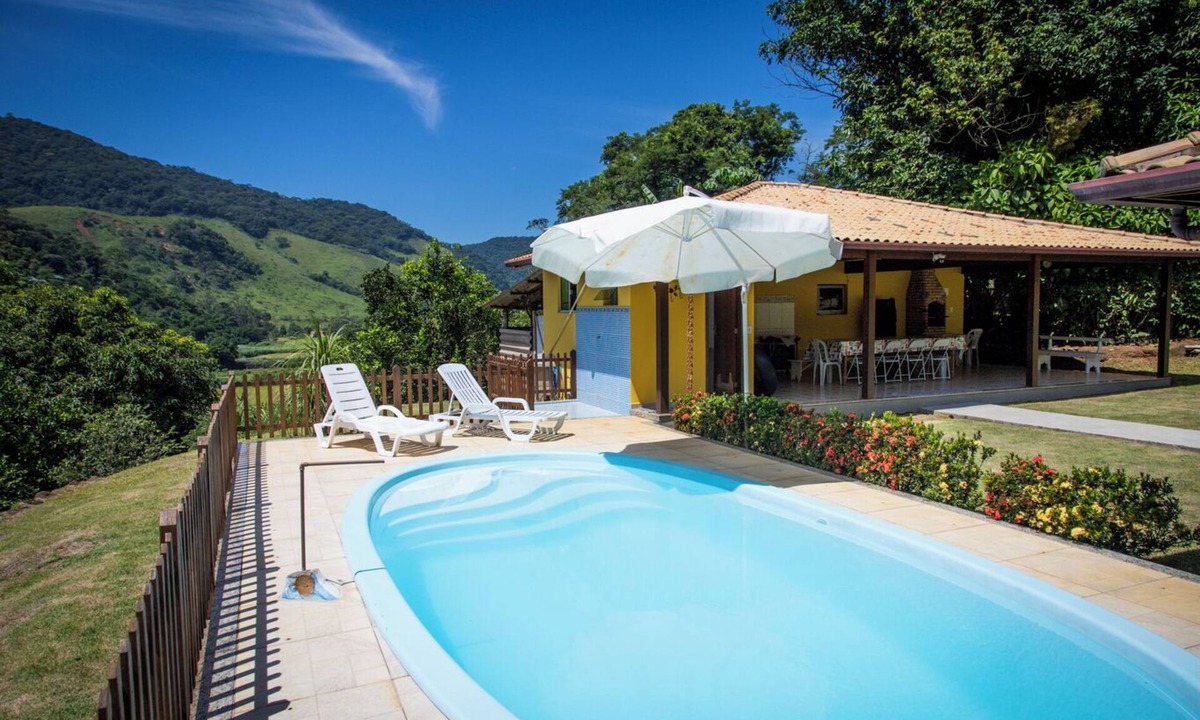 Macae House | Casa ampla c piscina e churrasq em meio à natureza