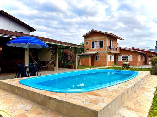 Itacolomi House | Casa Completa com Piscina Churrasqueira Sinuca Wi-Fi e Garagem para 3 Carros a 500m da Praia Acomoda 12 Pessoas, 5 Quartos e Ar Condicionado