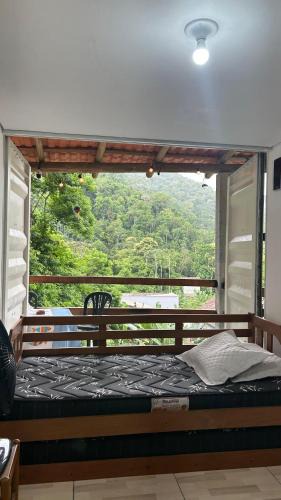 Paraty House | Casa container verde com vista para as montanhas próximo a Trindade