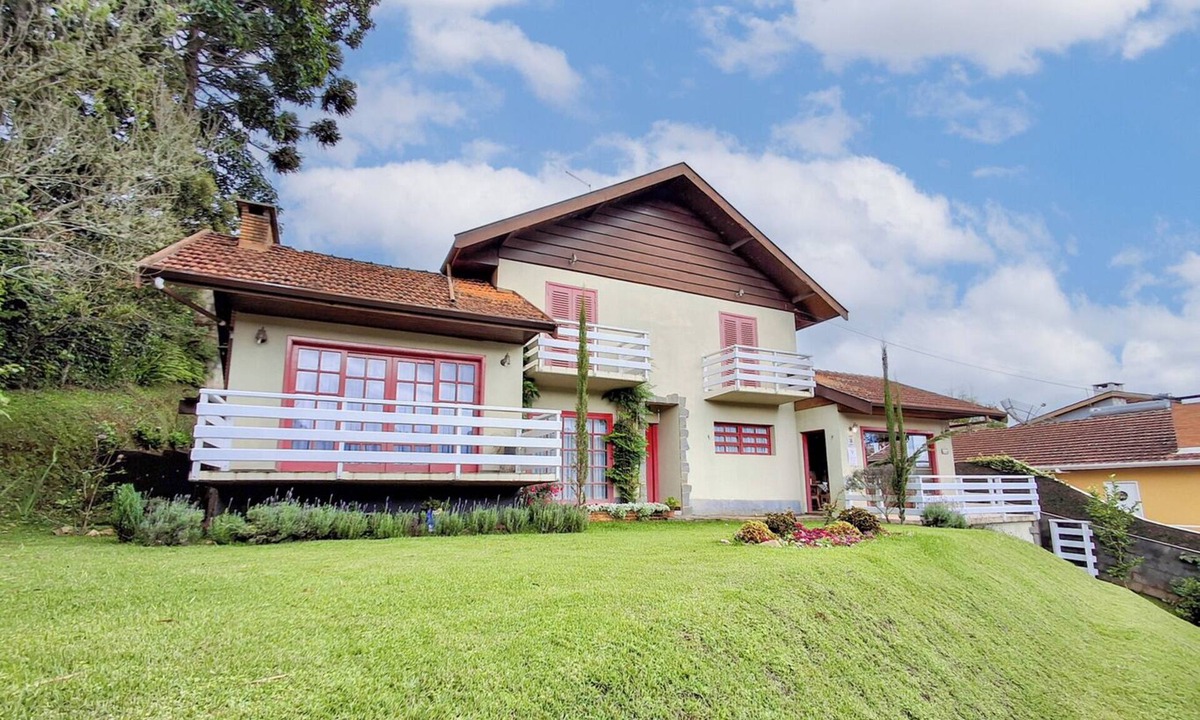 Jardim Nova Suica House | Casa em Campos do Jordao com lareira e aquecedor