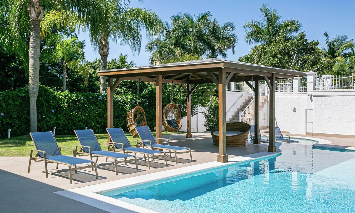 Jurere House | Casa Exclusiva em Jurerê In - Piscina & Jacuzzi. 4 min da praia. Faça tudo a pé