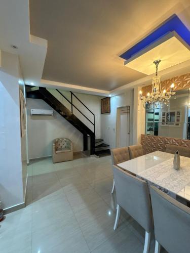 Parque Dez de Novembro House | Casa inteira