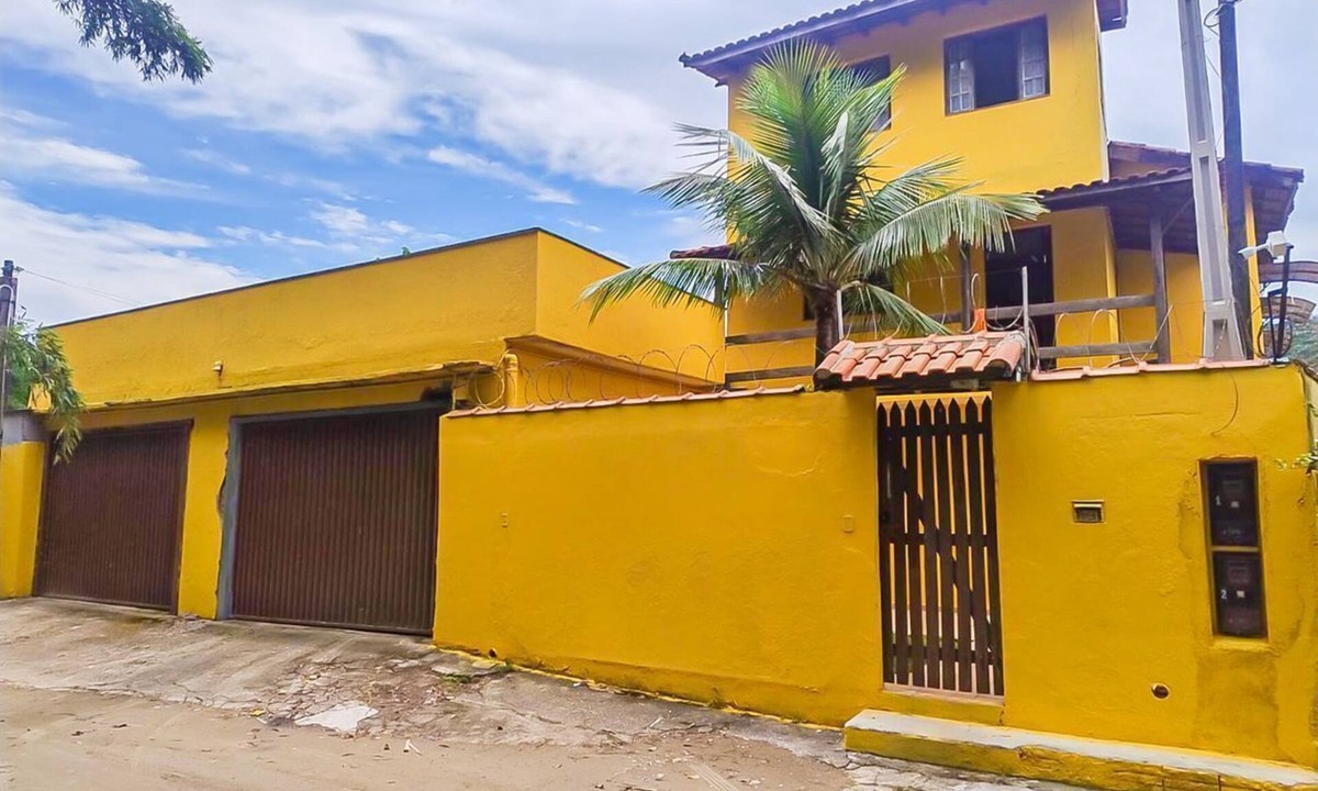Indaia House | Casa para 15 com Churrasqueira e Ar a 35m da Praia