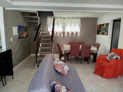 Alto Ribeirao Leste House | Casa próximo a Praia Morro das Pedras e Aeroporto com garagem para 2 carros