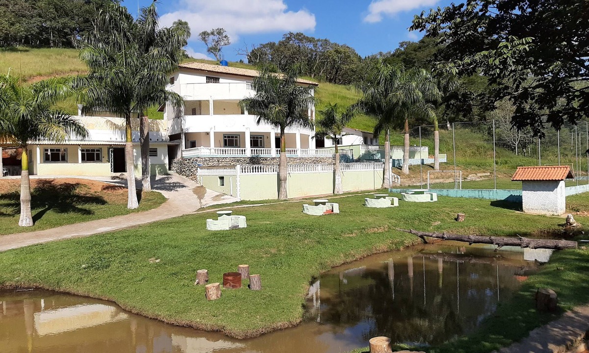 Mairipora House | Chácara Casa Branca property in Mairiporã with swimming pool, barbecue and internet.