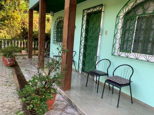 Domingos Martins House | Chalé para acomodação de grandes famílias, eventos, retiros com lazer completo há 1,5km do Centro de Domingos Martins