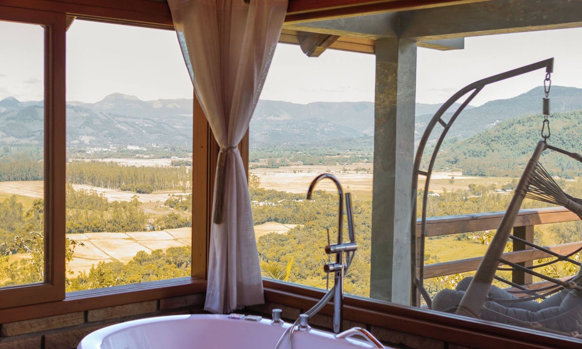 Praia Grande Ski Chalet | Chalet 1 - Mountain Range: Design with Hot Tub in the Canyons - Comfort 7km from the Center