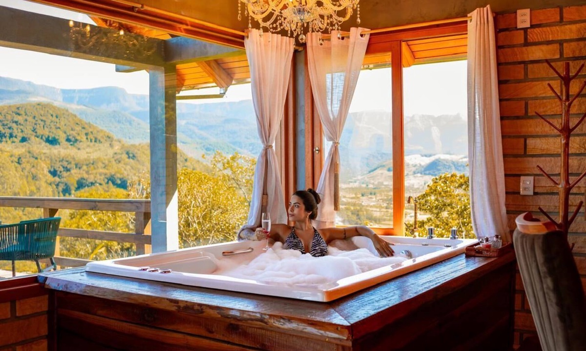 Praia Grande Ski Chalet | Chalet 2 - Mountain Range: Design with Hot Tub in the Canyons - Comfort 7km from the Center