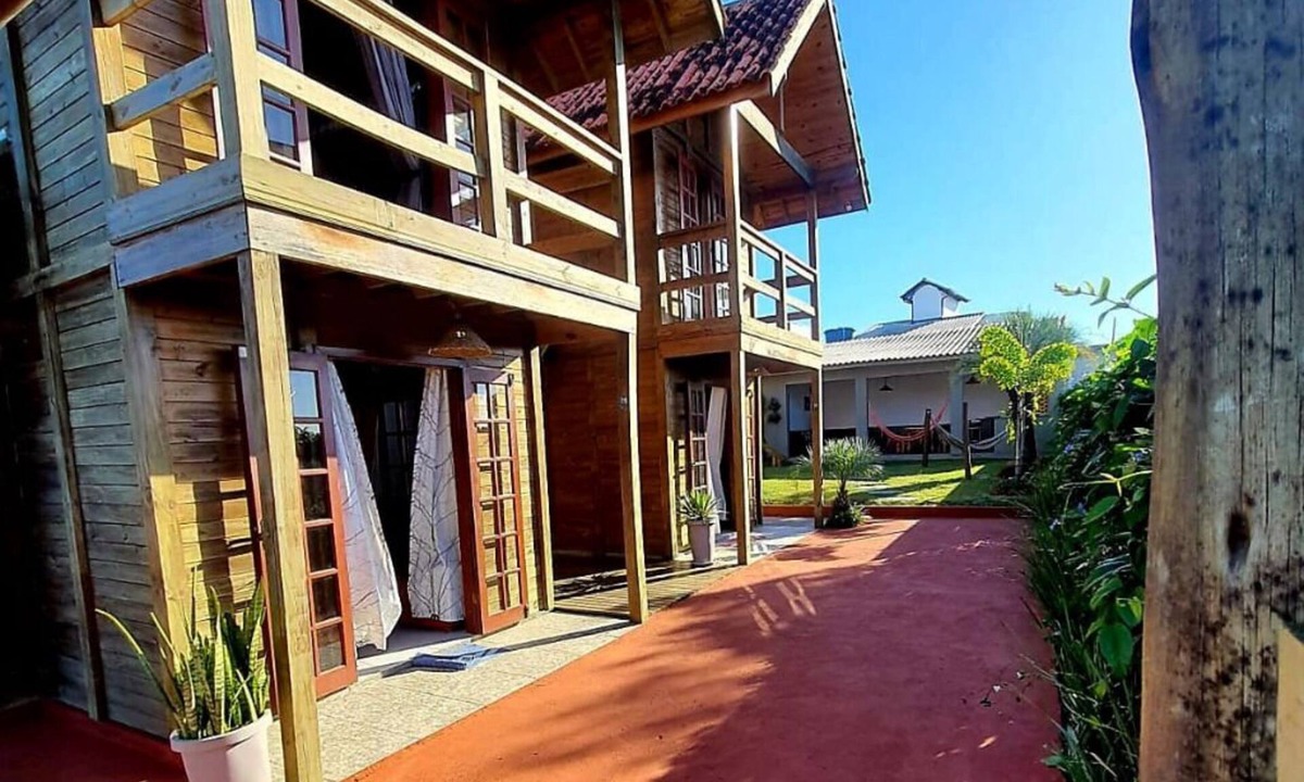 Praia do Rosa Ski Chalet | Chalet for groups 700m from the center of Rosa