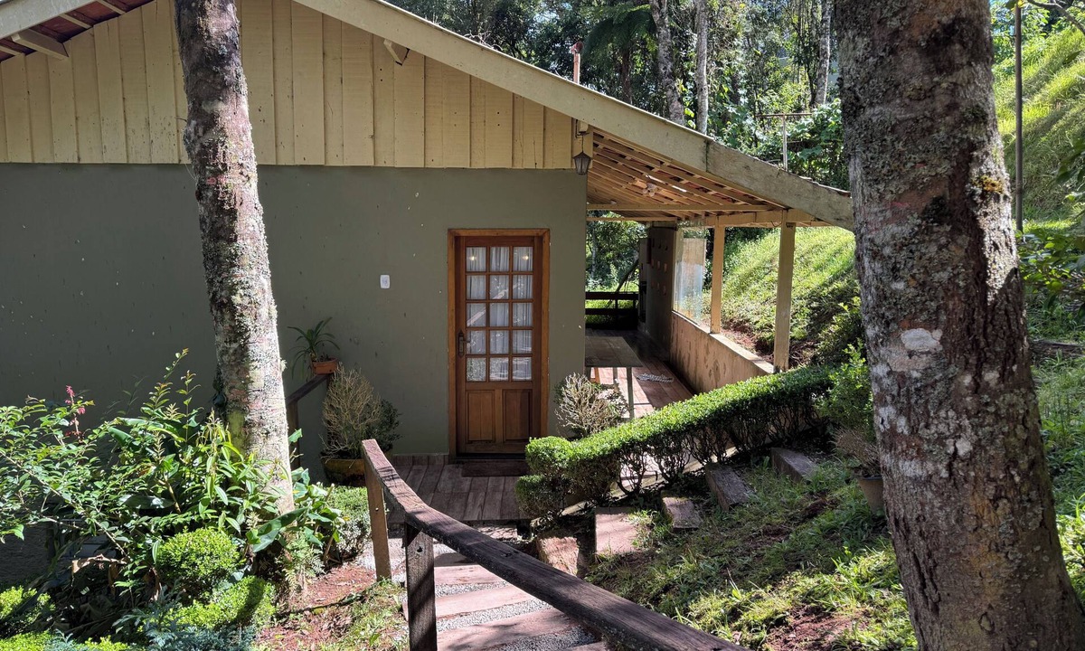 Campos do Jordao Ski Chalet | Chalet in the Woods with Fireplace in Campos do Jordão – Ideal for up to 4 people