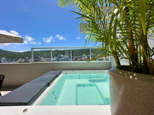 Bombas Apartment | Cobertura finamente mobiliada com jacuzzi