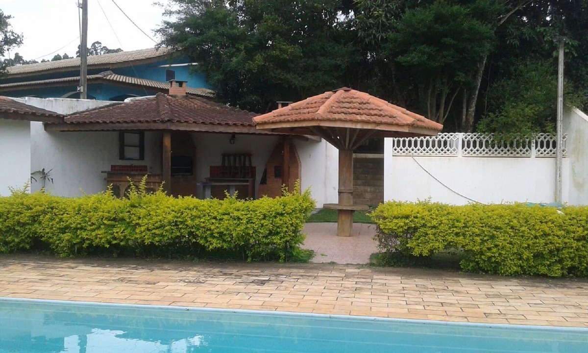 Mairipora House | Country house with pool and fireplace in the middle of the hills.