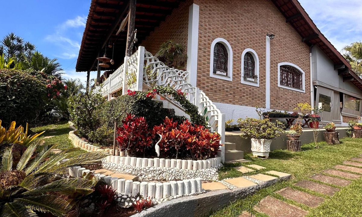 Jardim Estancia Brasil House | Country house in Atibaia for rent with swimming pool with solar heating and Wi-Fi.