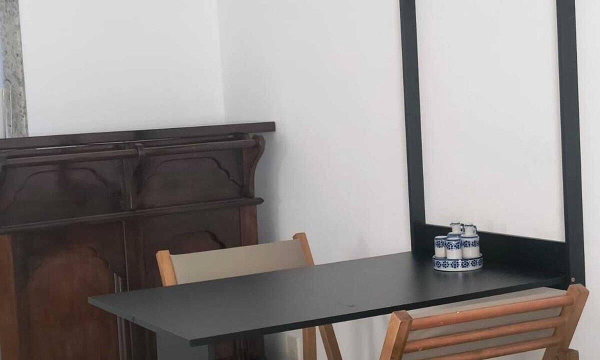 Centro de Vila Velha Apartment | Cozy 2-bedroom apartment on the beach with AC near restaurants and night life