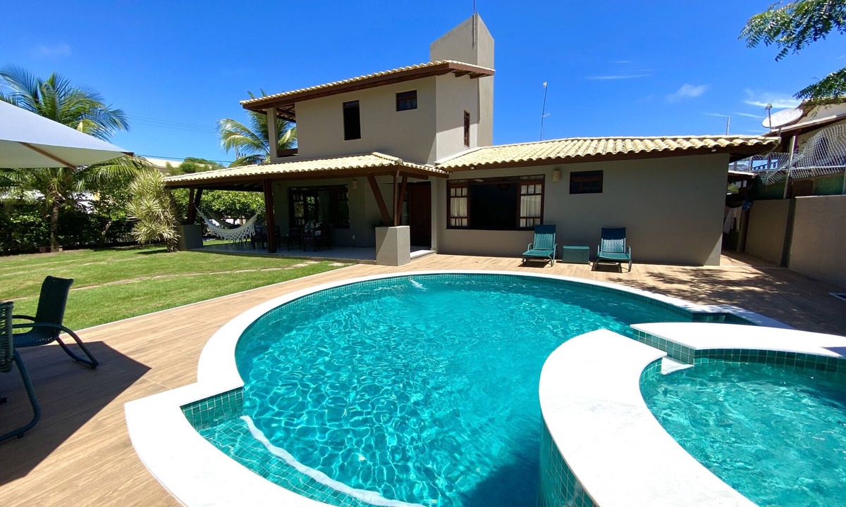 Jenipabu House | Cozy 4-bedroom house in Guarajuba with pool, 200m from the beach, in a gated community.