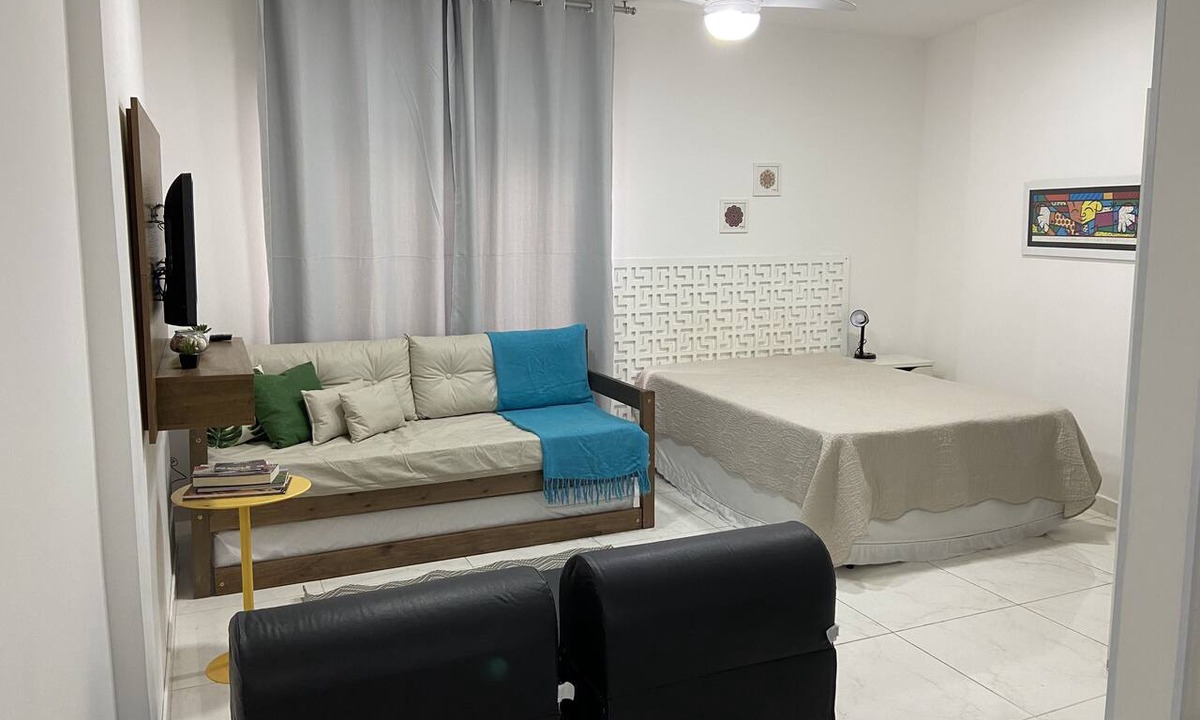 Pitangueiras Apartment | Cozy beachfront studio apartment 50m from the sea. Ouro Preto and Sabará